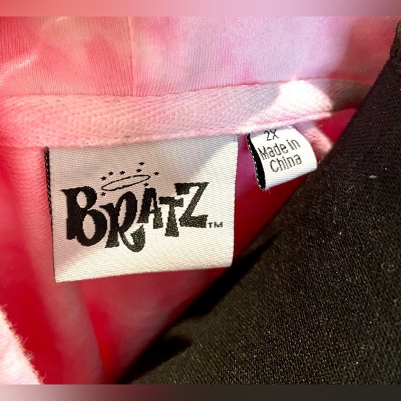 🆕Bratz tiedye hoodie, multicolor graphic design, kangaroo pouch,hood ties NWOT - Picture 8 of 9